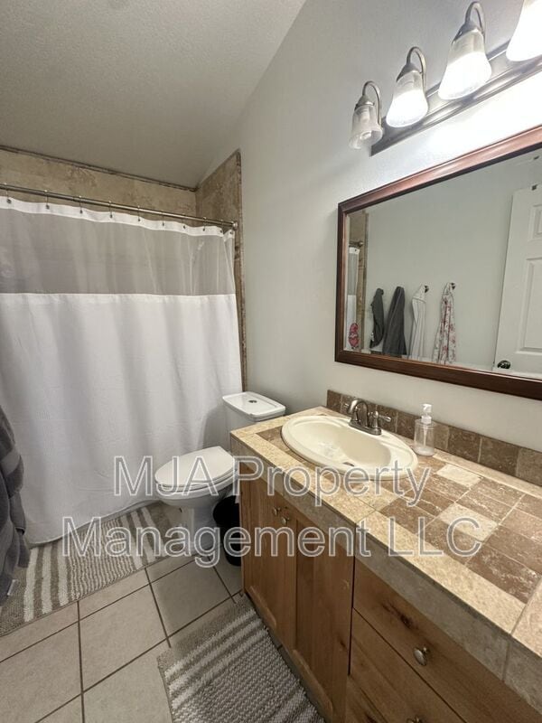 Building Photo - 4207 Pilgrim Cir W