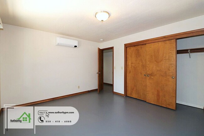 Building Photo - 10560 Old Oregon Trl