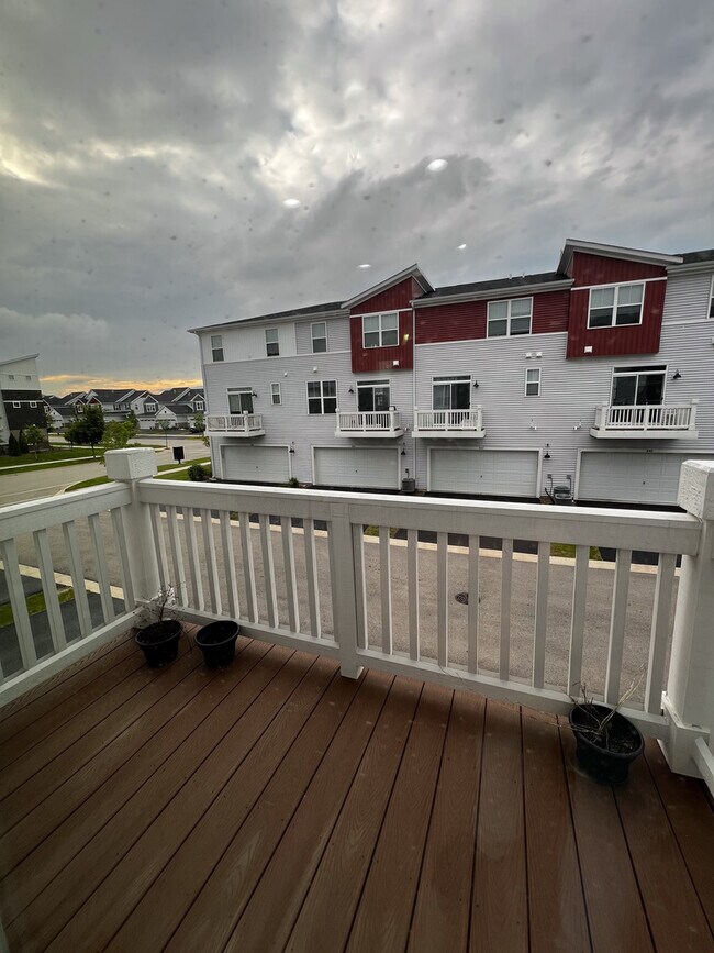 Building Photo - 858 Finley Dr