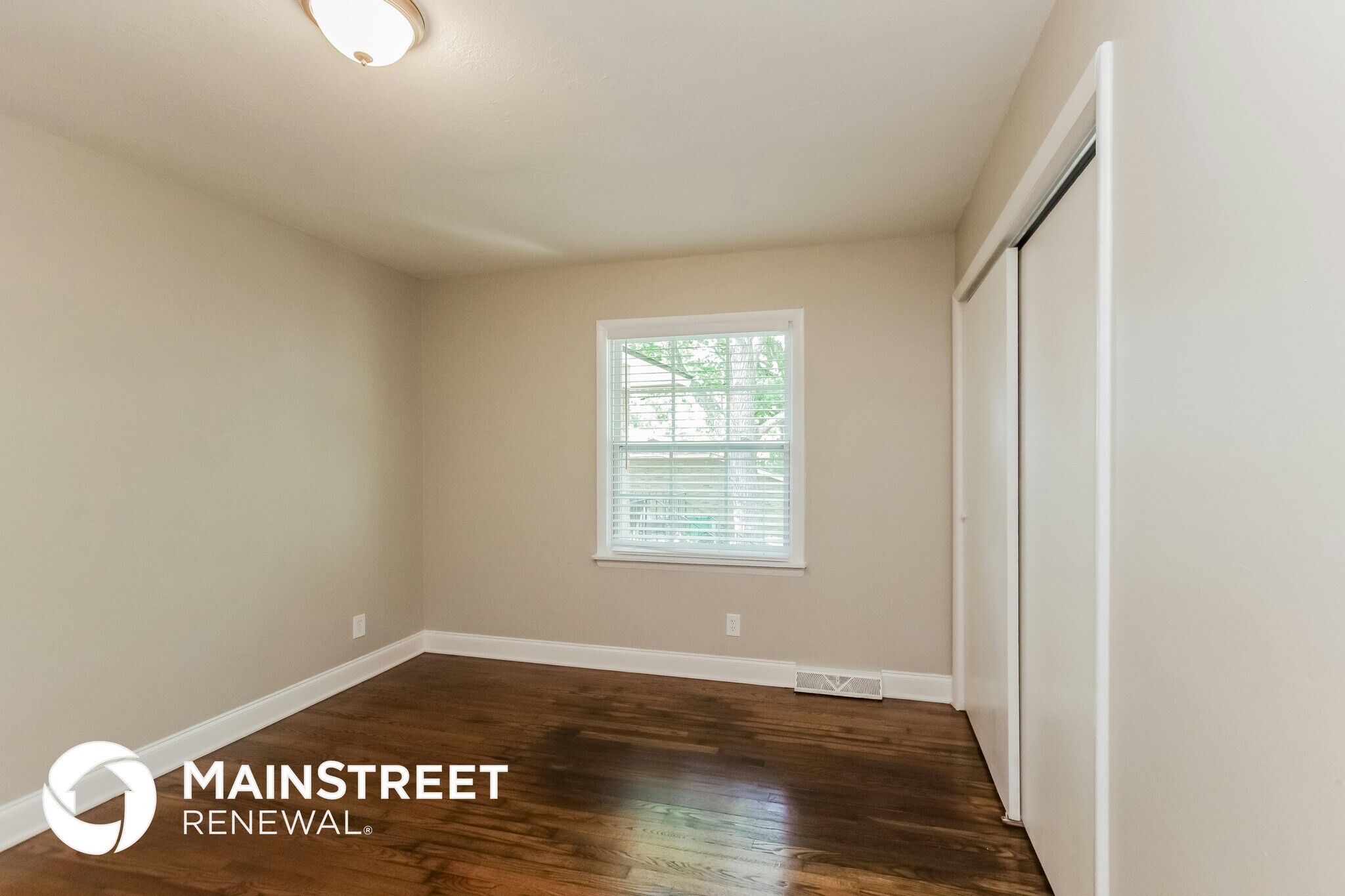 Building Photo - 1532 Downs Ave