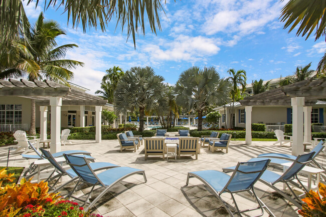 Building Photo - 515 Bay Colony Dr N