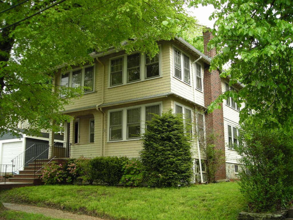 Building Photo - 60 Landseer St