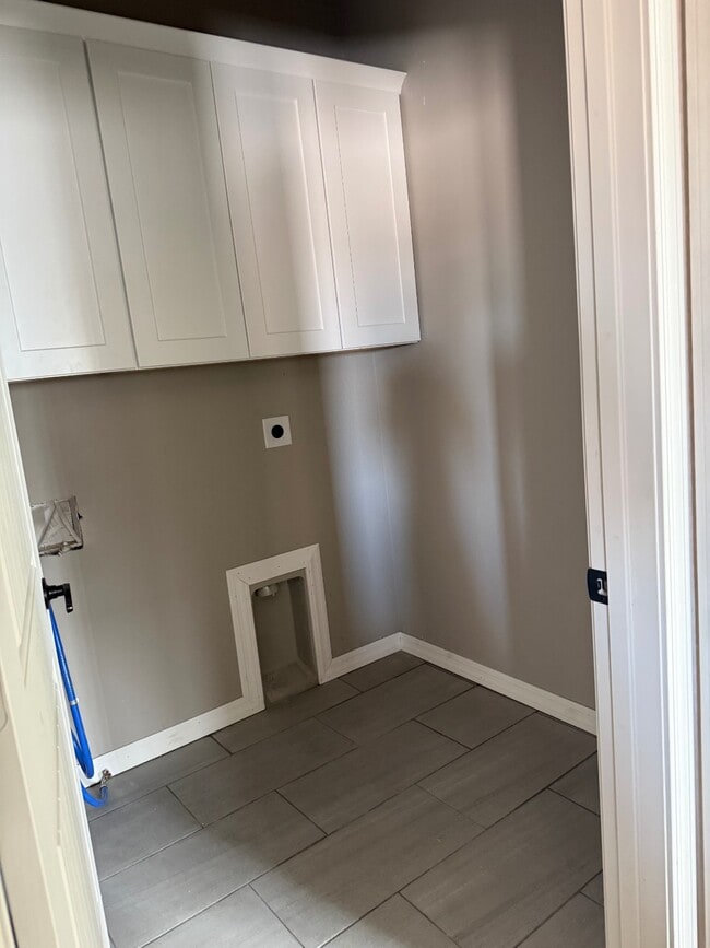 Building Photo - 10623 E 45th St