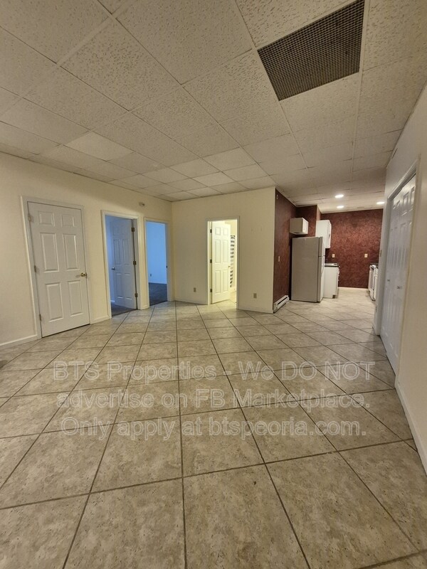 Building Photo - 5917 W Plank Rd