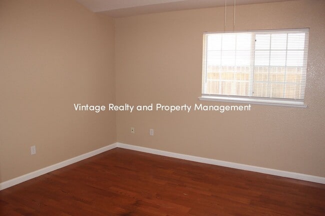 Building Photo - Just Back On The Renal Market Cozy 3 Bedro...