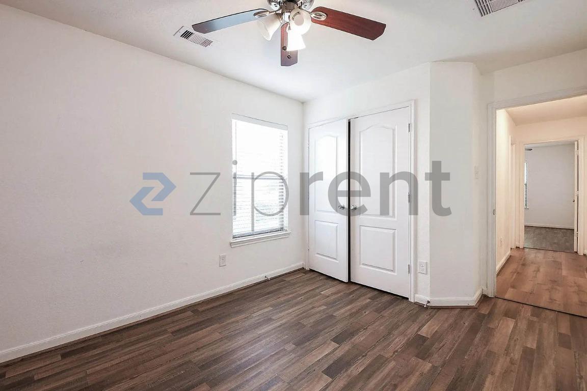 Building Photo - Unit