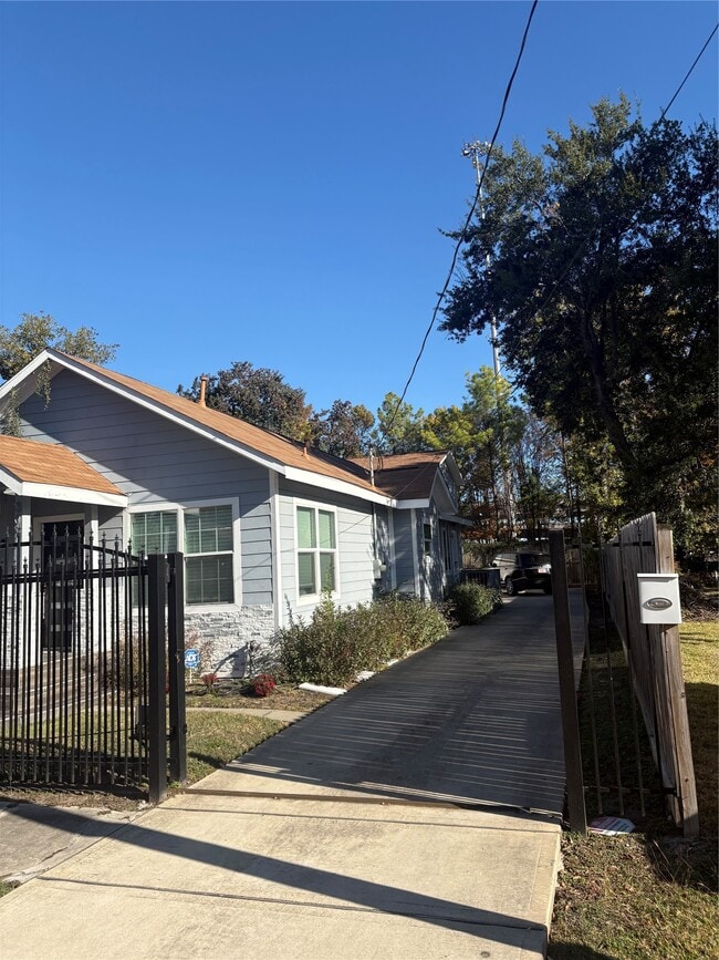 Building Photo - 3021 Gray St