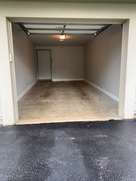 Private garage - 4423 Via Condotti