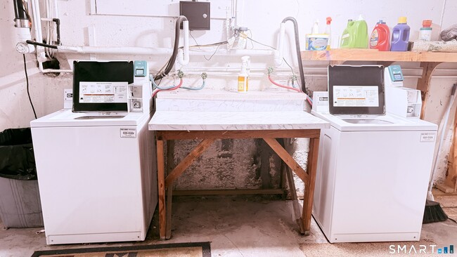 Building Photo - 646 Howe Ave