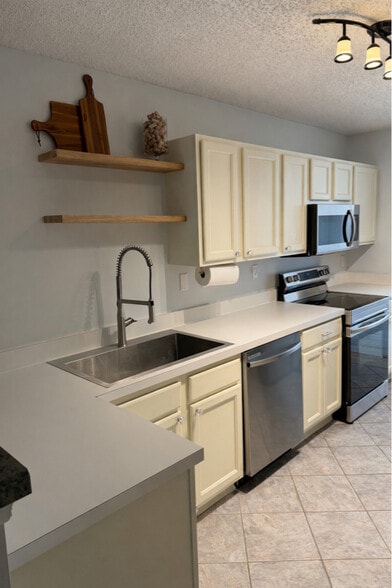 Building Photo - 10389 Brookwood Bluff Rd N