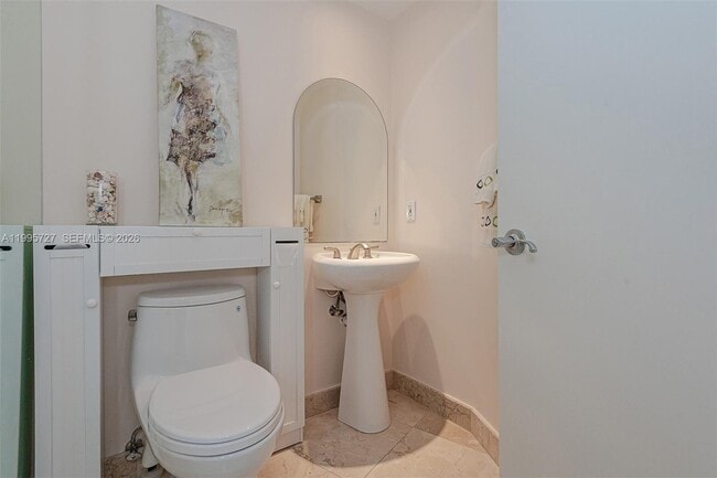 Building Photo - 1000 South Pointe Dr