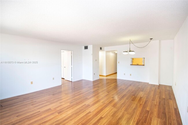 Building Photo - 130 S Shore Dr