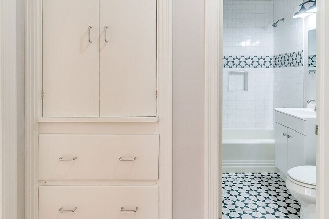 Building Photo - 3713 N Lee Ave