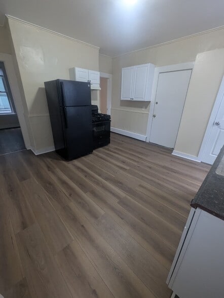 Building Photo - 48 2nd St