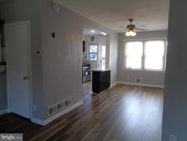 Building Photo - 2245 Graythorn Rd