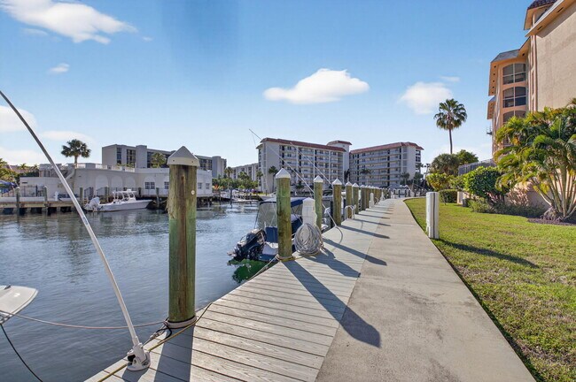 Building Photo - 2871 N Ocean Blvd