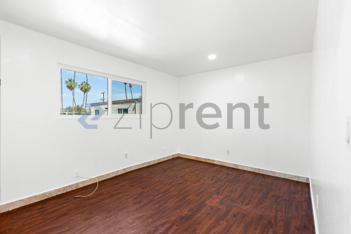 Building Photo - Unit 4
