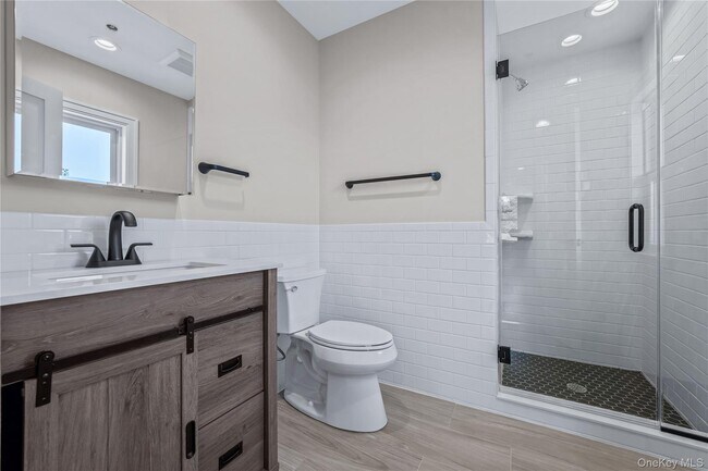 Building Photo - 110 School St