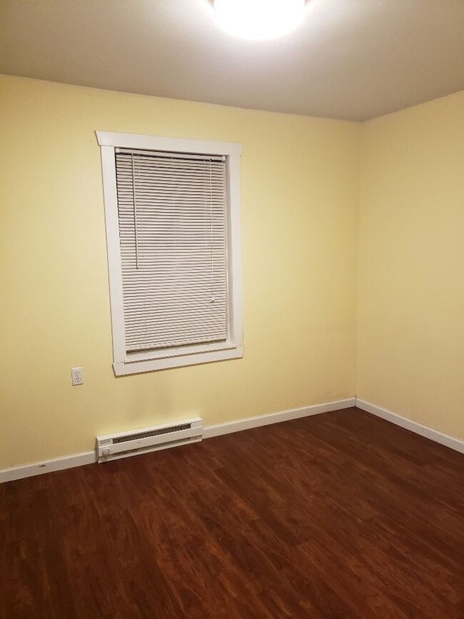 Building Photo - STATUS: AVAILABLE | R258A | $1095