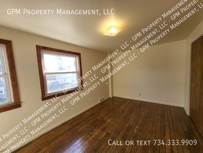 Building Photo - 2310 Deerfield Ct