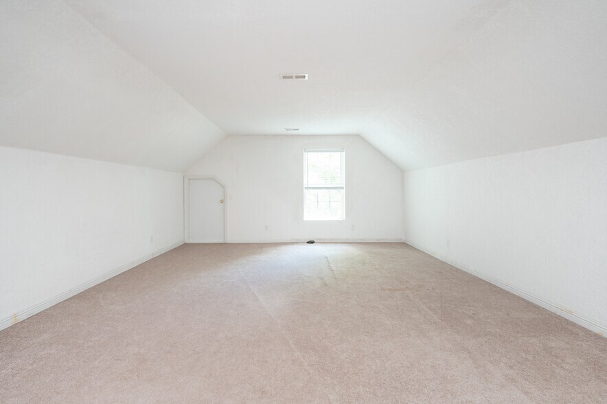Building Photo - 19 Lynnbrook Way