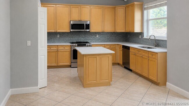 Building Photo - 3945 Torres Cir