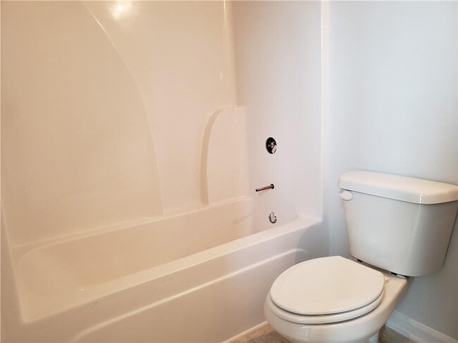 Building Photo - 5655 Mirror Lake Dr