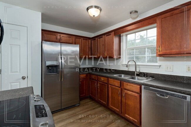 Building Photo - Spacious 3-Bedroom Home with Open Floor Pl...