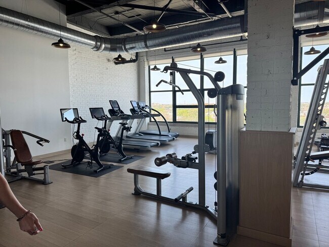 Building Photo - 4000 W Diversey Ave