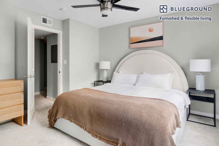 Building Photo - 2721 Midtown Ct