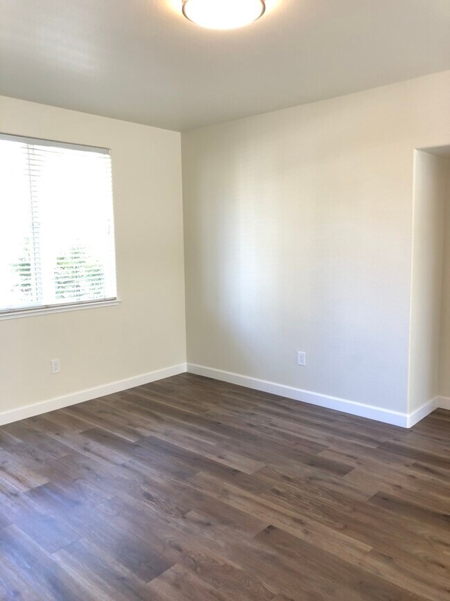 Building Photo - 1000 Prospect Ave