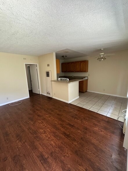 Building Photo - 1001 S Tamarack Dr