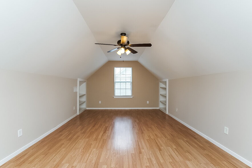 Building Photo - 2919 Weybridge Dr