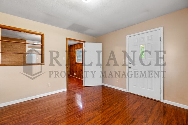 Building Photo - 536 S Glendale St