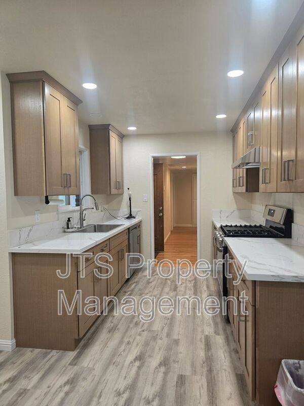 Building Photo - 1033 Woodshire Way