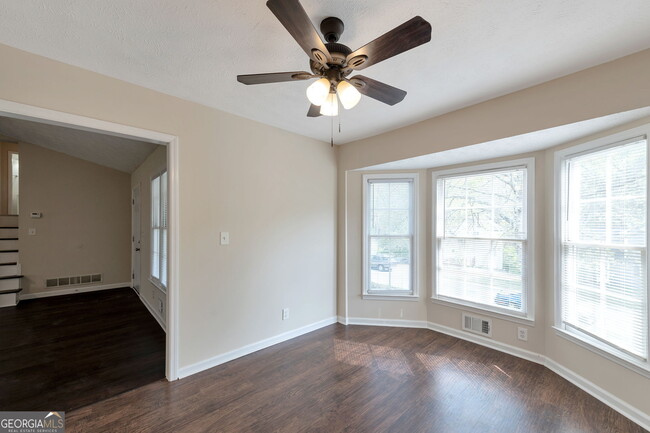 Building Photo - 3123 Calumet Pl NW