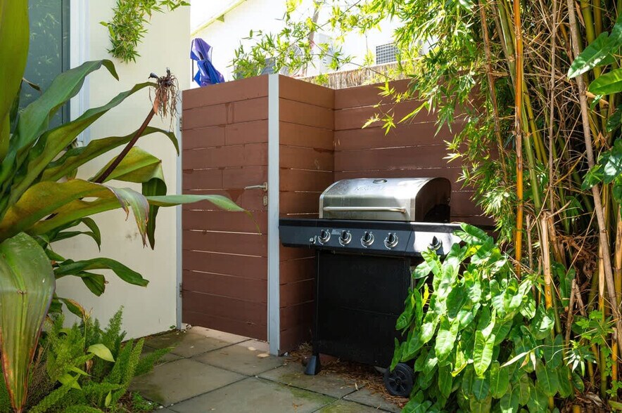 Building Photo - 316 Oregon St