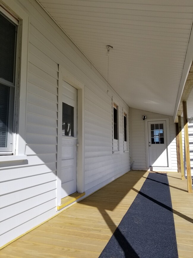 Building Photo - 6 Cloverleaf Ln