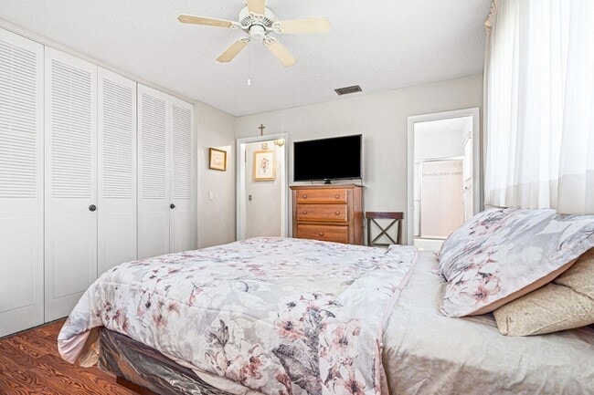 Building Photo - 2805 Crosley Dr W
