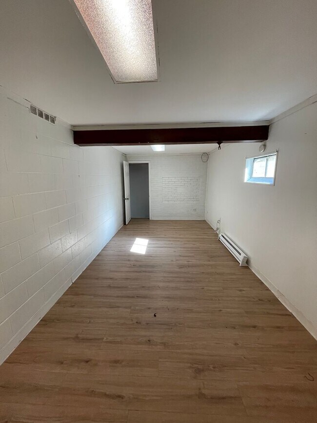 Building Photo - 402 N 6th Ave