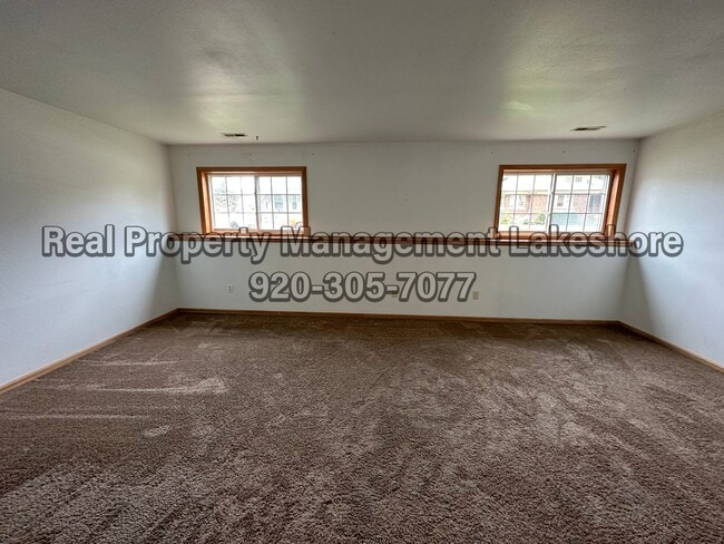 Building Photo - Spacious 5-Bedroom, 2-Bathroom House for Rent