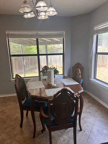 Primary Photo - 25039 Summit Creek