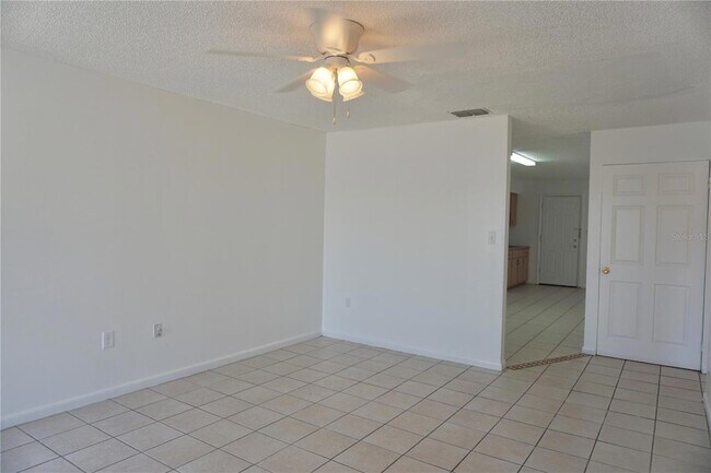 Building Photo - 2567 Elm Ave