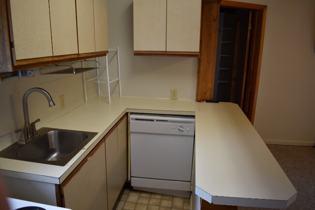 Building Photo - 502 S Pine St