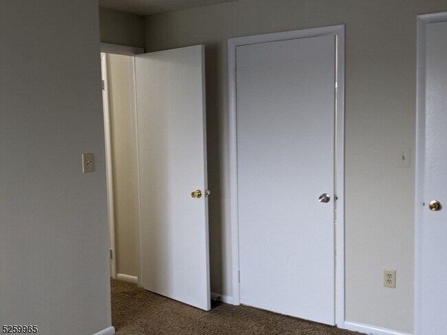 Building Photo - 5113 Ravens Crest Dr