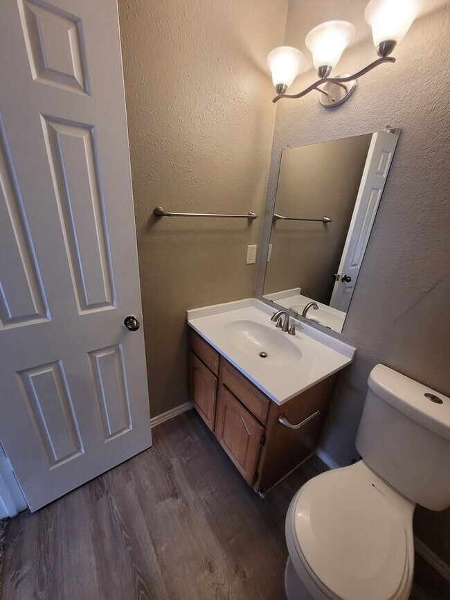 Building Photo - 2 story, 2 bed 2.5 bath townhome at Sagewo...