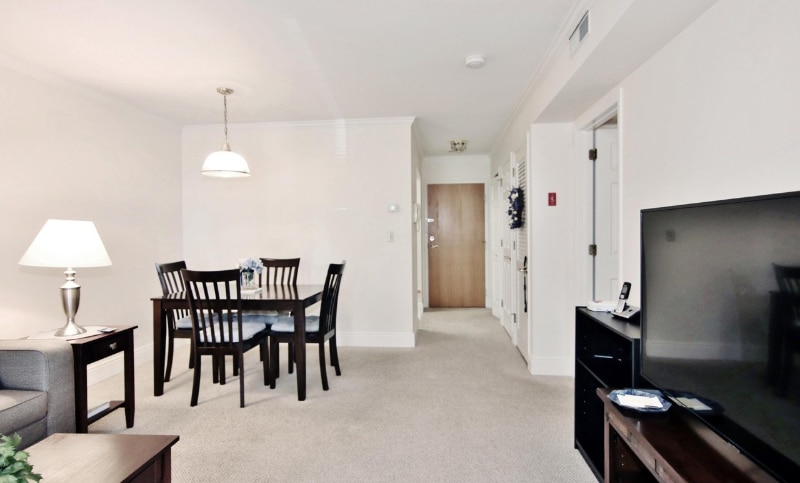 Building Photo - 351 Pemberwick Rd