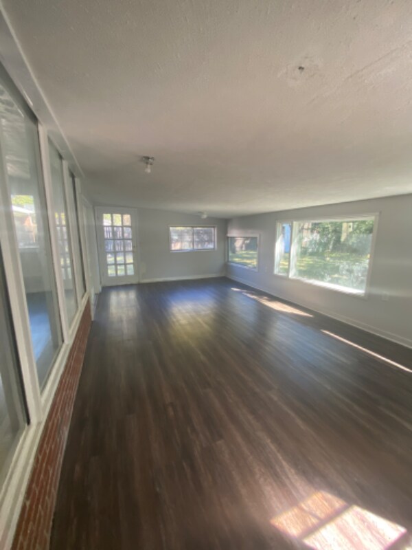 Building Photo - 625 Martha Ave