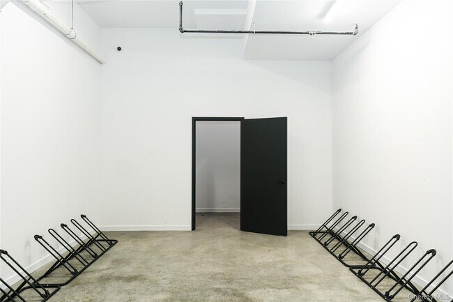 Building Photo - 135 E Park Ave