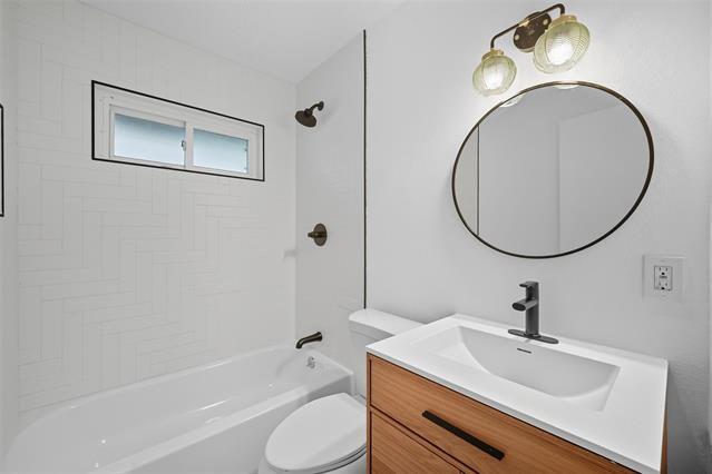 Building Photo - 2251 Hartline Dr